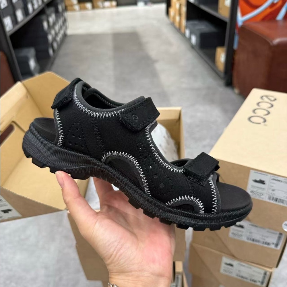 Brand New! Ecco’s Women’s Black Onroads Shoes! Size 38